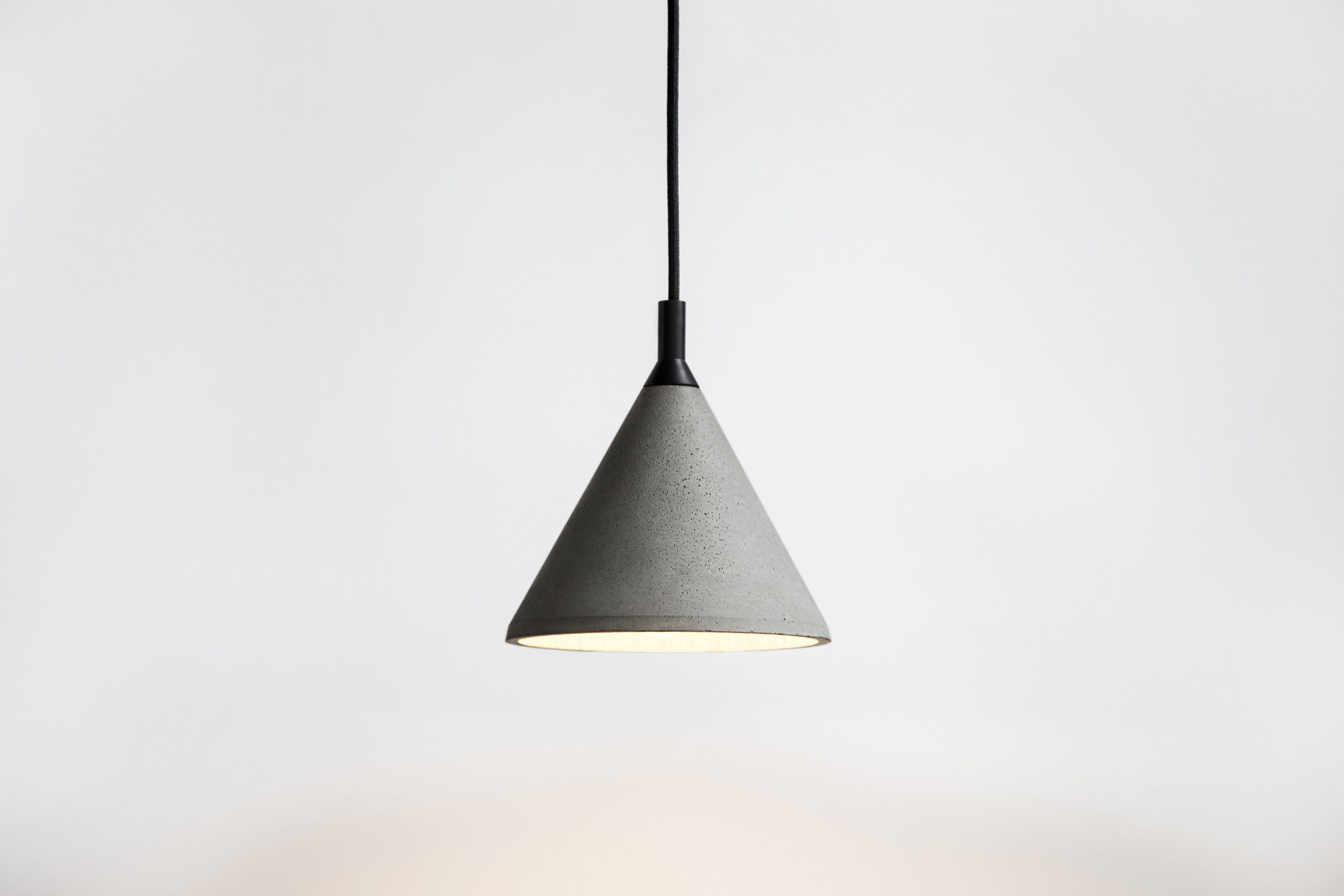 zhong concrete lamp